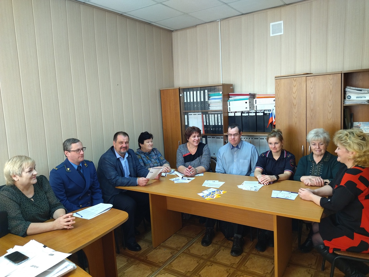 В рамках проведения «Всероссийского дня правовой помощи детям» в Администрации Ильинского района работал консультационный пункт по правовому информированию несовершеннолетних и их законных представителей..