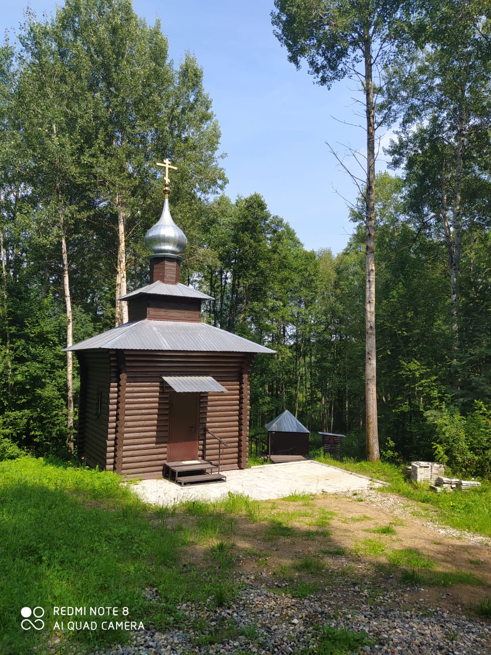 Родник, святой источник Тихона Луховского.