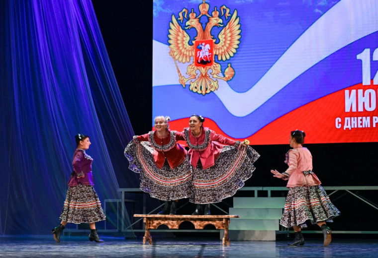 Участники художественной самодеятельности Ильинского района на Гала-концерте "Славим Россию" в г. Иваново. Участники художественной самодеятельности Ильинского района на Гала-концерте "Славим Россию" в г. Иваново.